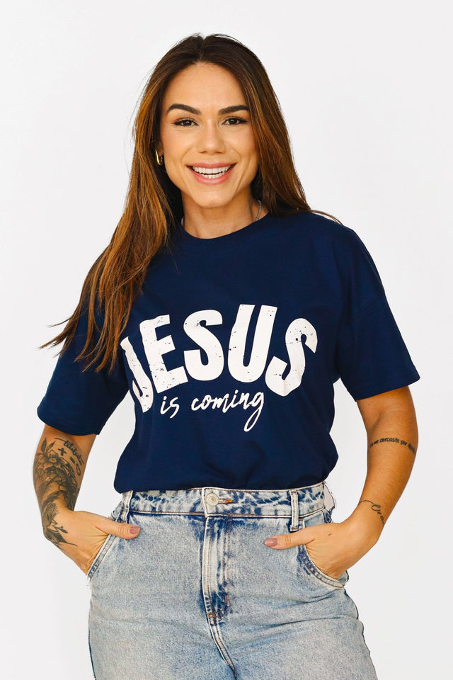 T-shirt Jesus Is Coming premium da A MARCA com estampa tipográfica central e design minimalista unisex